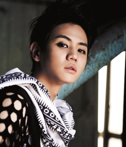 صورة Yoseob يستعرض جسده المعضل