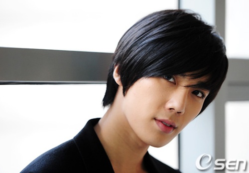 صورة Park Jung Min يعترف بأنه لم يواعد أي فتاة منذ أول ظهور له