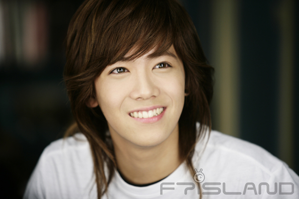 صورة معجبات فرقة F.T. Island اعتدن على إرسال ملابسهن الداخلية لـ Hongki