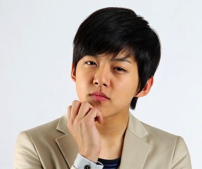 صورة Dongho سرّح من المستشفى بعد تلقيه العلاج اللازم