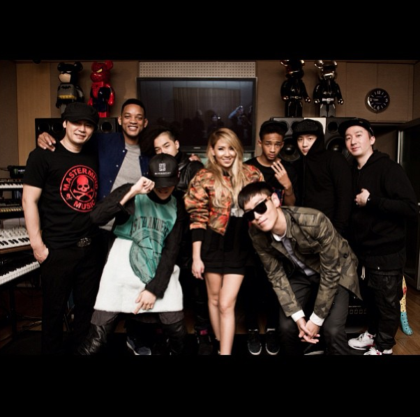 صورة ويل سميث قابل فنانوا وكالة YG مع ابنه جايدن سميث