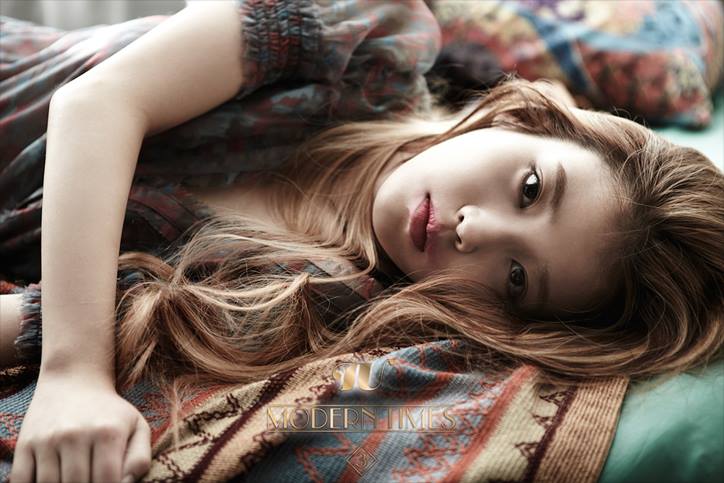 صورة IU كشفت عن الفيديو كليب لأغنيتها الرئيسية The Red Shoes