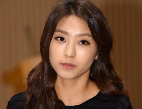 صورة مخرج دراما Doctor Stranger اعترف بأنه اختار بورا للتمثيل لأنه معجب بها