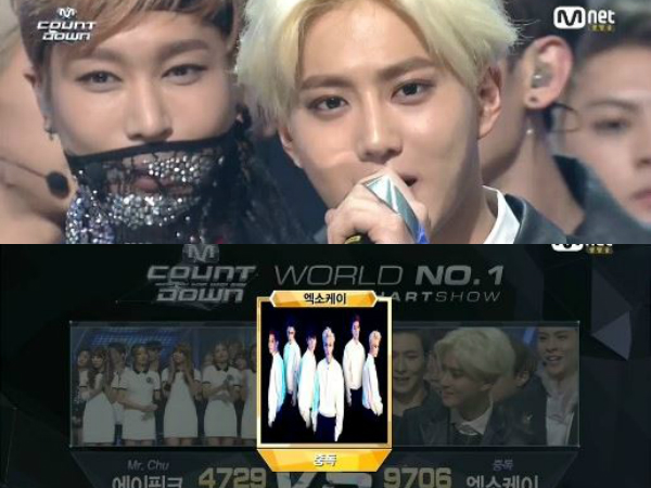 صورة إكسو كي فازوا في برنامج الـ M!Countdown وفقط سوهو هو من استلم الجائزة