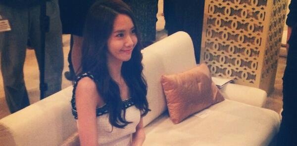 صورة يونا من فرقة سنسد شوهدت في دبي لحضور عرض أزياء دار شانيل