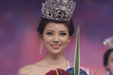 صورة تعليقات مستخدمي الإنترنت على الفائزة بلقب ملكة جمال كوريا لعام ٢٠١٤