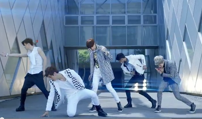 صورة الفرقة الشبابية الجديدة ليجيند أصدروا أغنية ترسيمهم Left Out