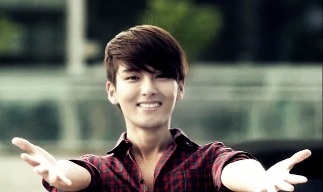 صورة ريووك عضو فرقة سوبر جونيور عبر عن اعتراضه على قرار منع مزامنة الشفاه