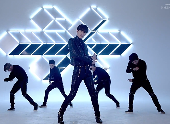 صورة جومي أصدر الفيديو التشويقي الخاص بأغنيته Rewind + نبذة لأغاني ألبومه القادم