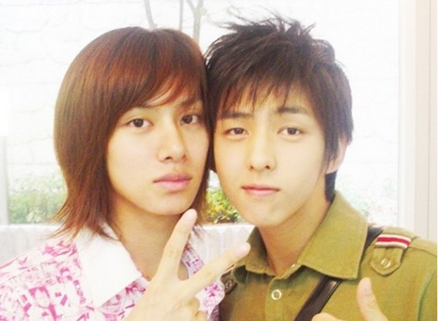 صورة هيتشول عضو فرقة سوبر جونيور شارك بصورة قديمة له مع كيبوم