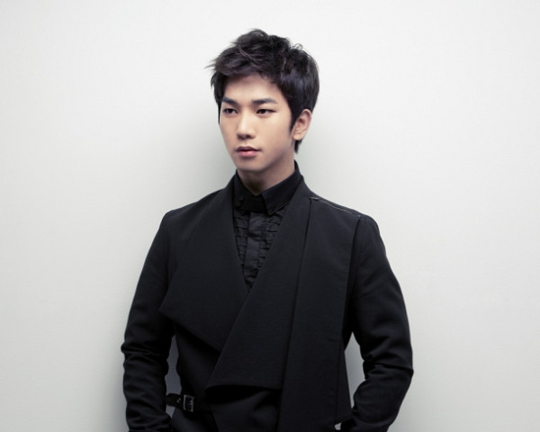 صورة جي أو عضو فرقة إمبلاك أضاف تغريدات محيرة بعد خبر انسحاب لي جون من الفرقة