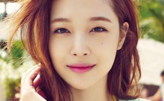 صورة سولي ستحضر افتتاح فيلم “ملك الموضة” بعد انقطاع دام لثلاثة أشهر