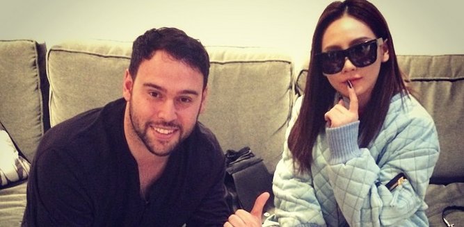 صورة سي إل من فرقة 2NE1 وقعت رسمياً مع سكوتر براون من أجل ترسيمها في أمريكا