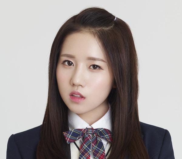 صورة جين عضوة فرقة لوفليز نُقلت إلى المستشفى مباشرة بعد آداءها على الميوزك بانك