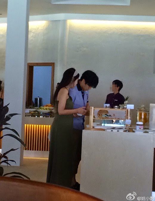 صورة سونغمين و كيم سا إيون شوهدا وهما يقضيان شهر العسل في جزر المالديف