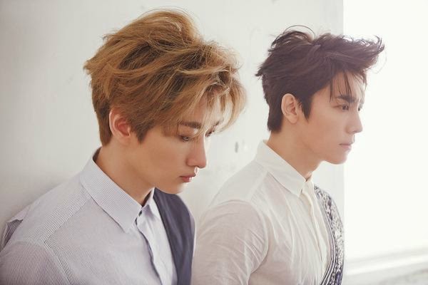 صورة [فيديو] دونغهي و إيونهيوك قاما بممازحة مترجمتهما بطريقة ظريفة