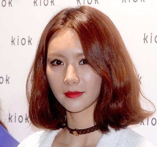 صورة ردة فعل مستخدمي الإنترنت على وجه جونغ آه المتغير