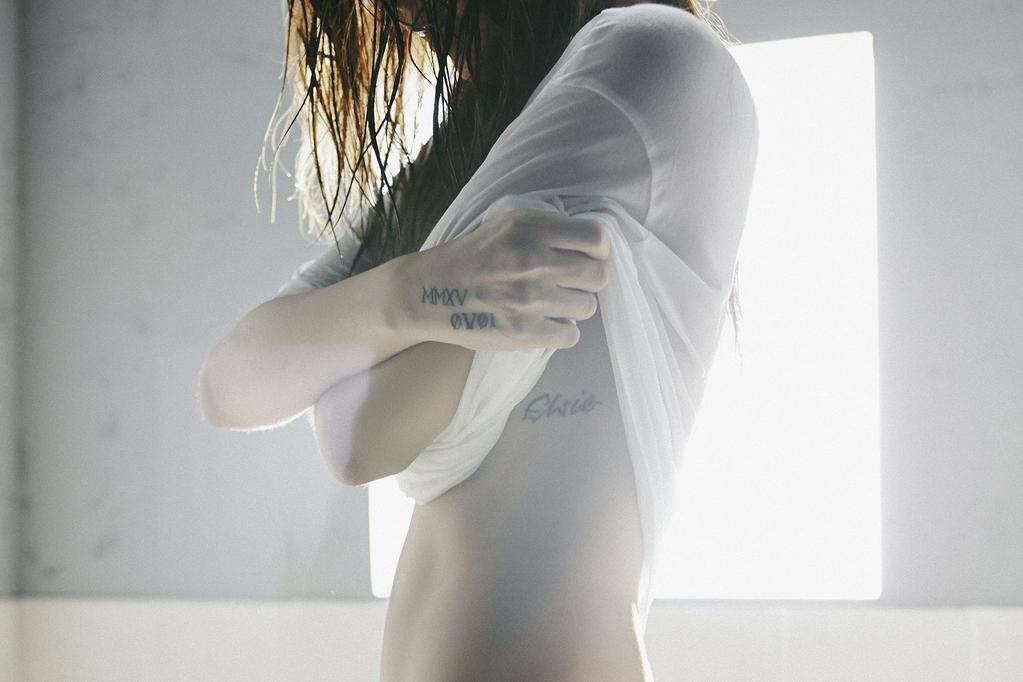 صورة إلسي (إيونجونغ) أصدرت الفيديو كليب الخاص بأغنيتها المنفردة “أنا بخير”