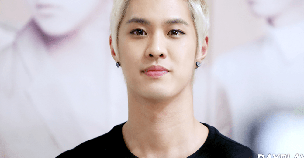 صورة سيونغهو عضو فرقة إمبلاك تعرّض للضرب من مدير وكالته والشرطة بدأت تحقق في الأمر