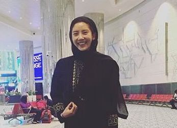 صورة المغنية سون دامبي في مدينة دبي