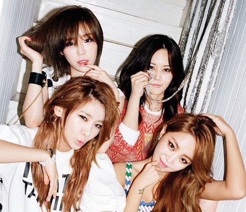 صورة نارشا، جيا، و ميريو التحقن بنفس وكالة غايين