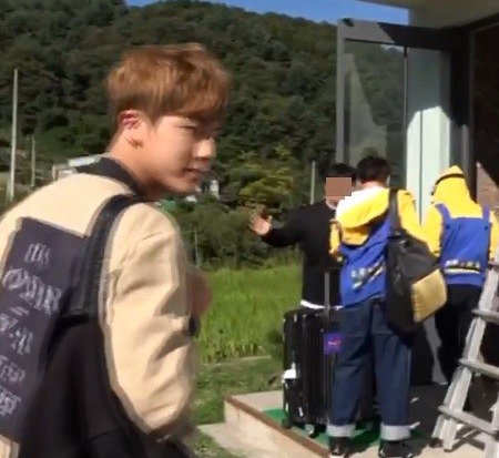 صورة المعجبين مستائين من مدير أعمال BTS بعد انتشار فيديو له وهو يهدد بضرب جونغوك