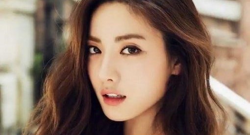 صورة نانا تصدّرت لائحة أجمل ١٠٠ وجه في العالم للسنة الثانية على التوالي