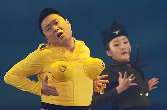 صورة ساي قام بآداء تغطية لرقصة إكسايد الشهيرة Up & Down في حفله الخاص