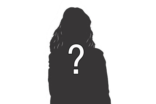 صورة الشرطة قبضت على عضوة في فرقة فتيات مبتدأة مع علاقة مع أحد الرعاة