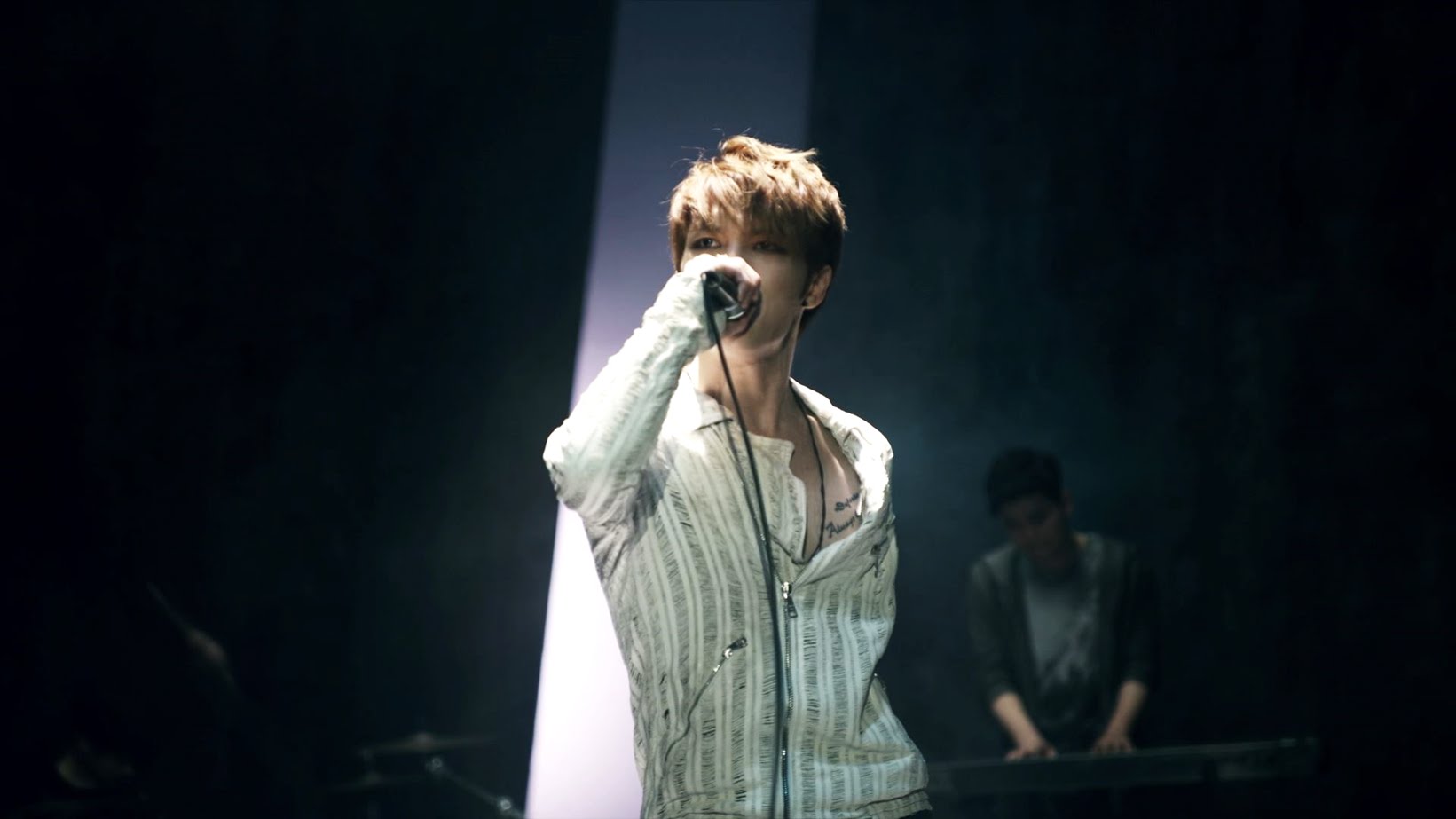 صورة جيجونغ أصدر الفيديو كليب الخاص بأغنيته الجديدة “أحبك أكثر”