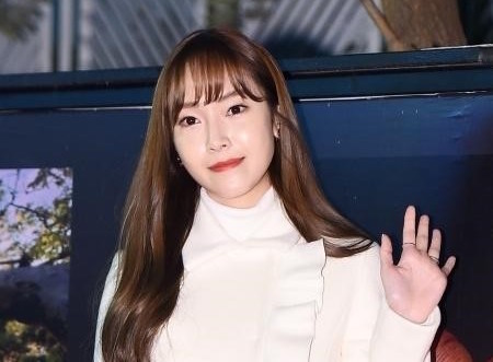 صورة جيسيكا ستبدأ أول نشاطاتها الكورية كمذيعة لبرنامج خاص بالجمال