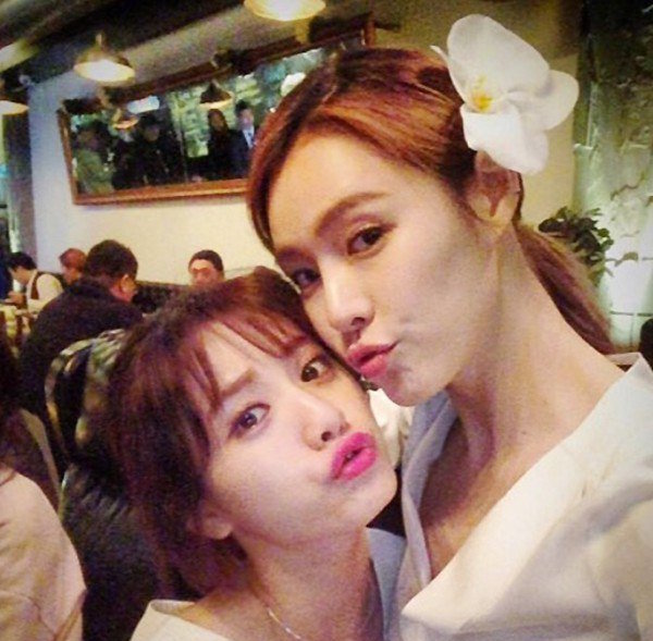 صورة [رأي مستخدمي الإنترنت] نانا من آفتر سكول تهنيء كاهي على زواجها