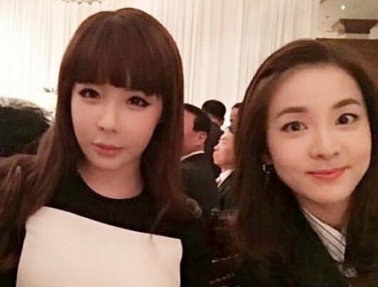 صورة رأي مستخدمي الإنترنت في صورة دارا و بارك بوم من حفل زواج بيكيونغ