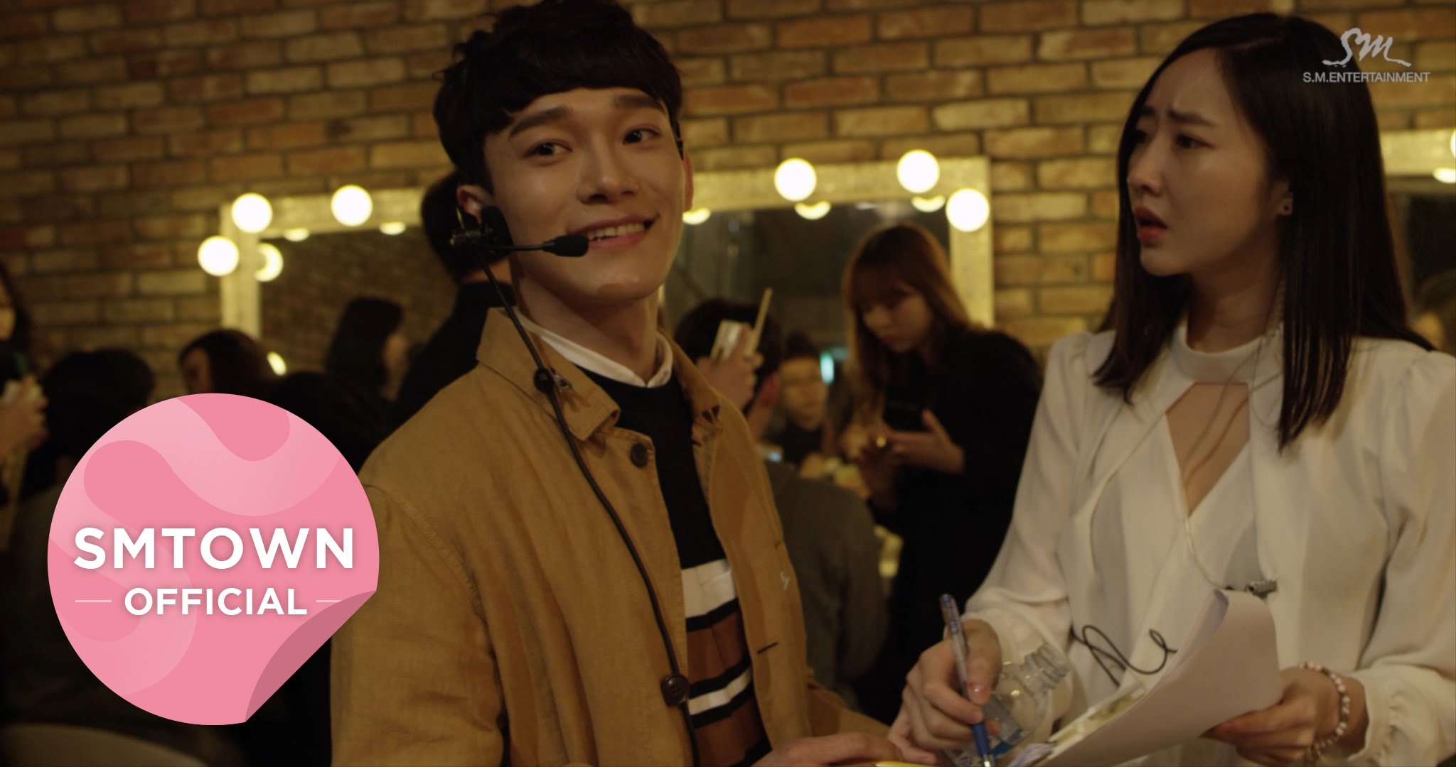 صورة تشين من إكسو و هايز أصدرا الفيديو كليب الخاص بأغنية تعاونهما Lil’ Something