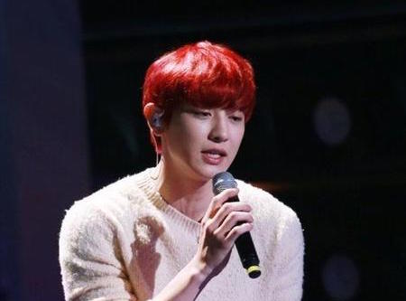 صورة رأي مستخدمي الإنترنت في الثناء الذي تلقّاه تشانيول على غنائه في برنامج “شوقر مان”