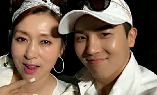 صورة مون هي كيونغ تطلب شخصيا من الرئيس YG أن يُصدر أغنية Mother رقميا