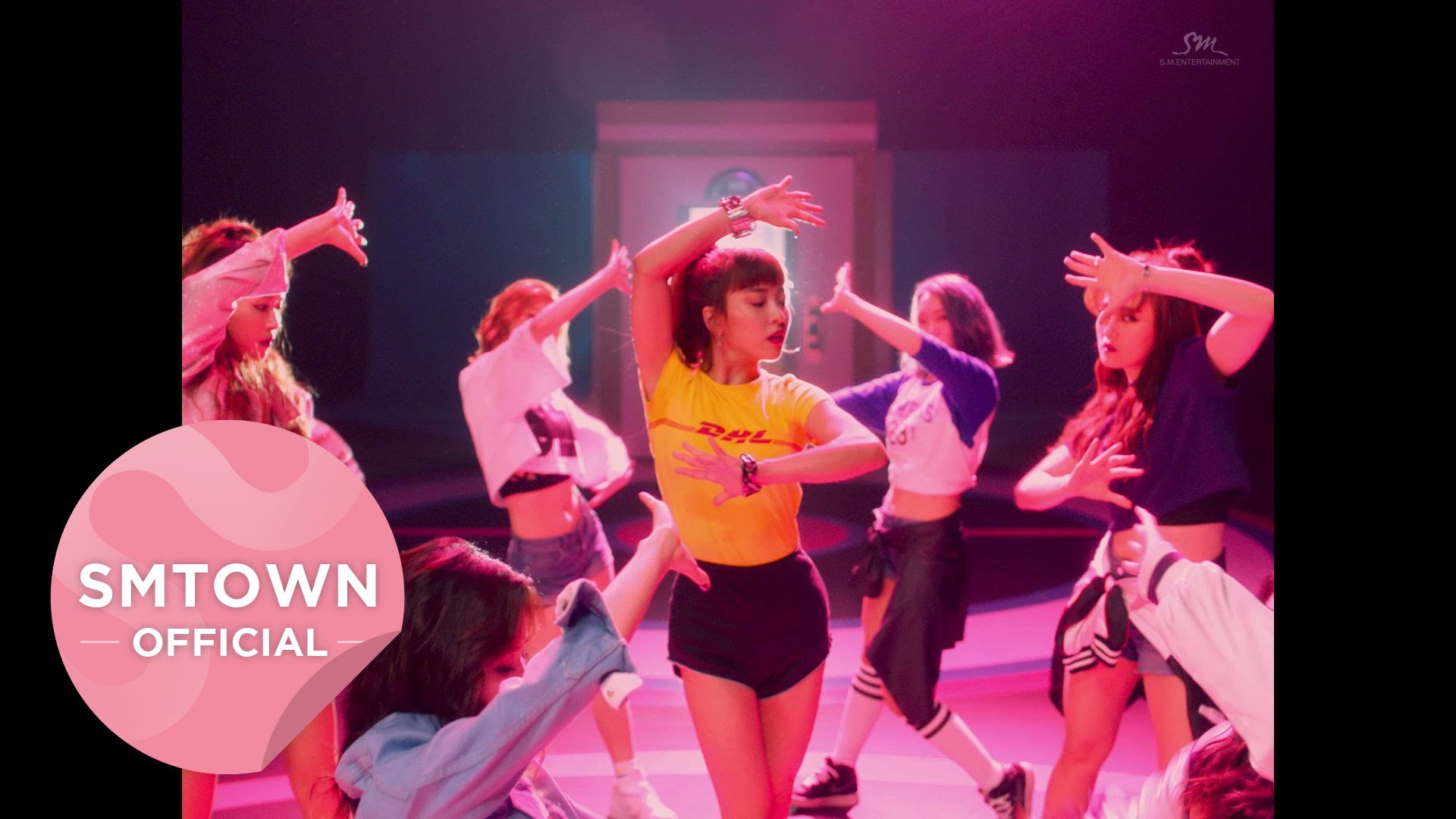 صورة لونا أصدرت الفيديو كليب الخاص بأغنية انطلاقتها المنفردة Free Somebody