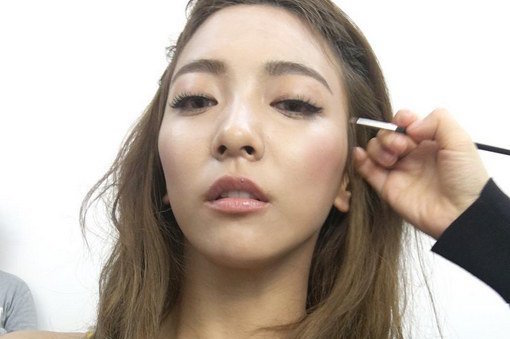 صورة مستخدمي الإنترنت انتقدوا مظهر لونا من fx في أحدث سيلفي لها