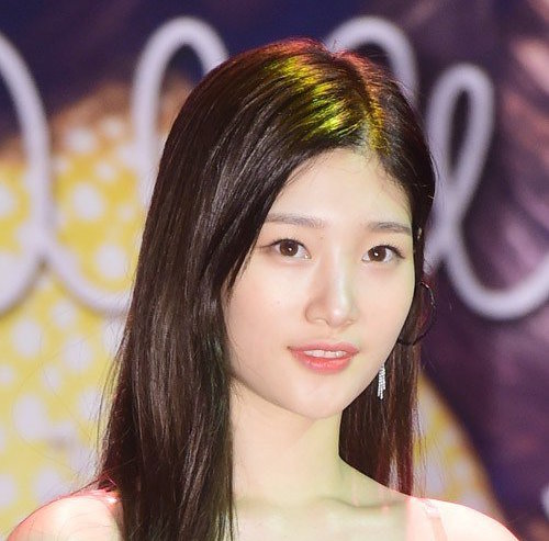 صورة [نقاش مستخدمي الإنترنت] هل جونغ تشايون من DIA شبيهة سوزي؟