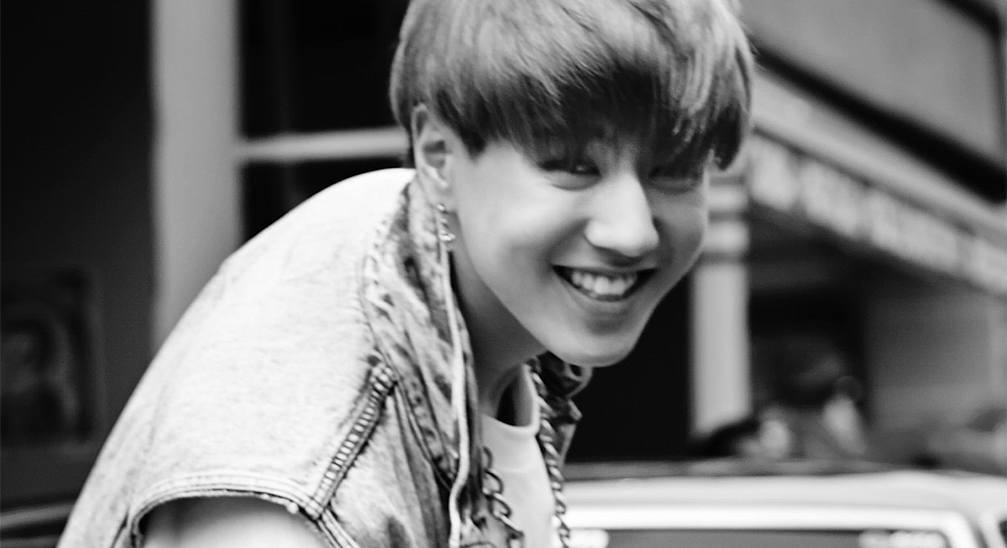 صورة المعجبين قلقين على يوغيوم من GOT7 بعد اغمائه في لقاء المعجبين في الصين