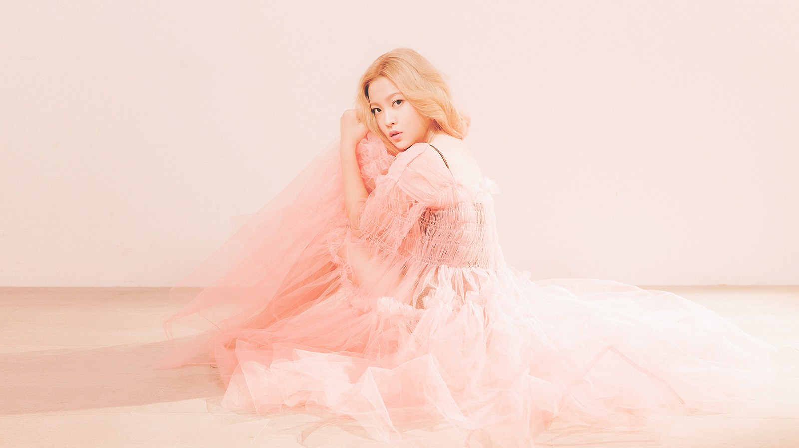 صورة ييري من ريد فيلفيت تستعرض موهبتها الغنائية بكوفر مذهل لأريانا غراندي