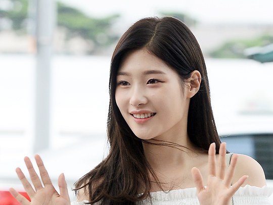 صورة رأي مستخدمي الإنترنت في وصف جونغ تشايون بـ “سوزي الصغيرة”