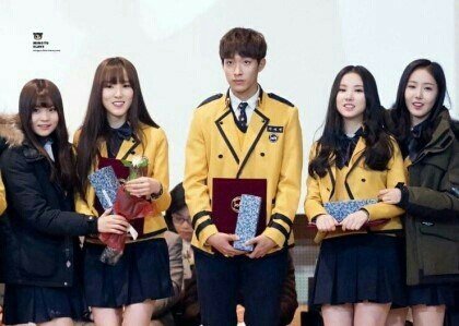 صورة مستخدمي الإنترنت يعبرون عن اعجابهم بعلاقة دوكيوم من سفنتين ويوجو من جيفريند