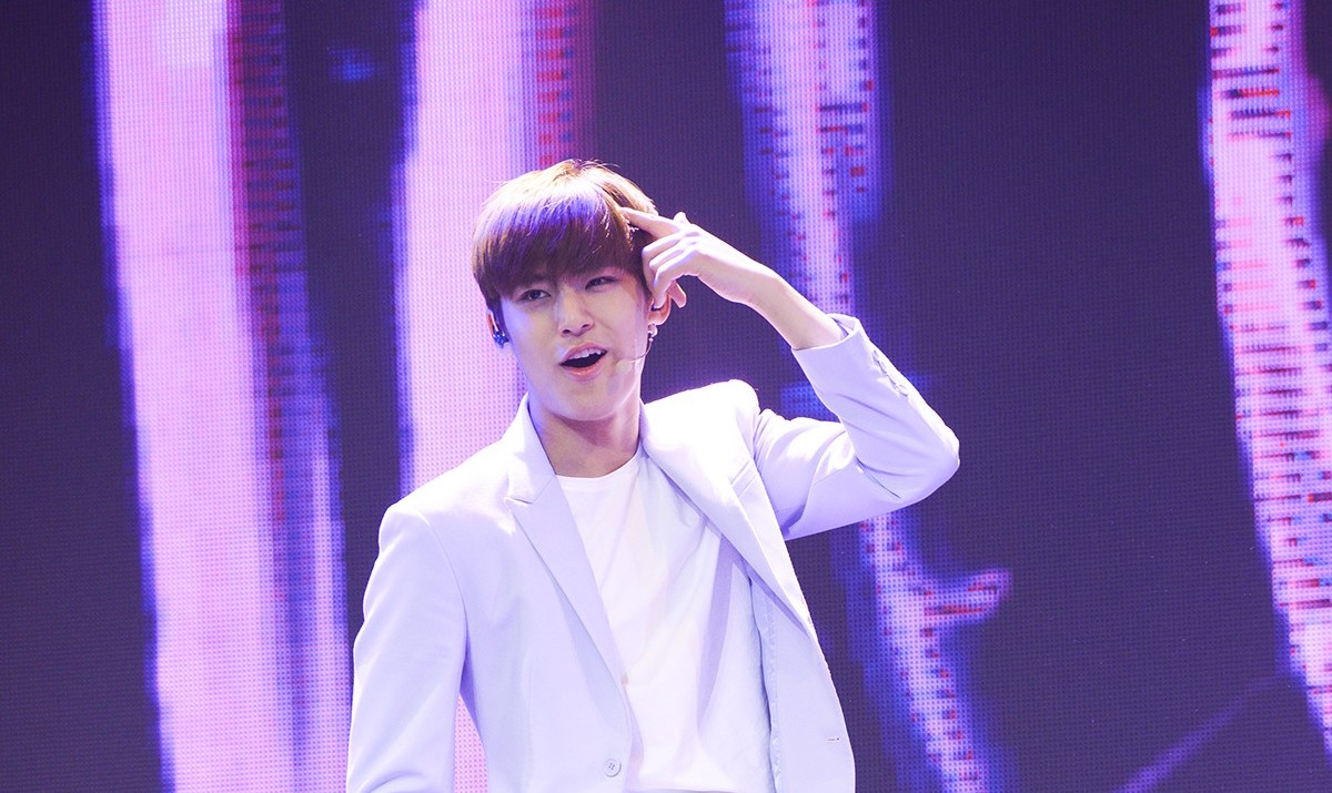 صورة مينقيو يعتذر للمعجبين على إصابته ويوضح خططه من أجل حفل سفنتين باليابان