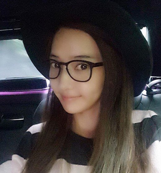 صورة رأي مستخدمي الإنترنت في تباهي الممثلة هان تشايونغ بوجهها الخالي من المكياج