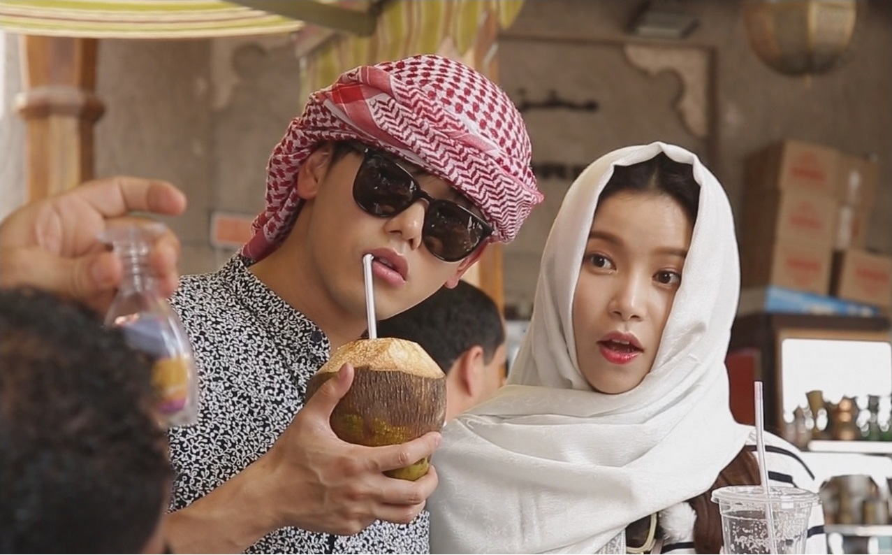 صورة مستخدمي الإنترنت يعتقدون أن سولار تبدو كإماراتية حين ارتدت الحجاب في دبي