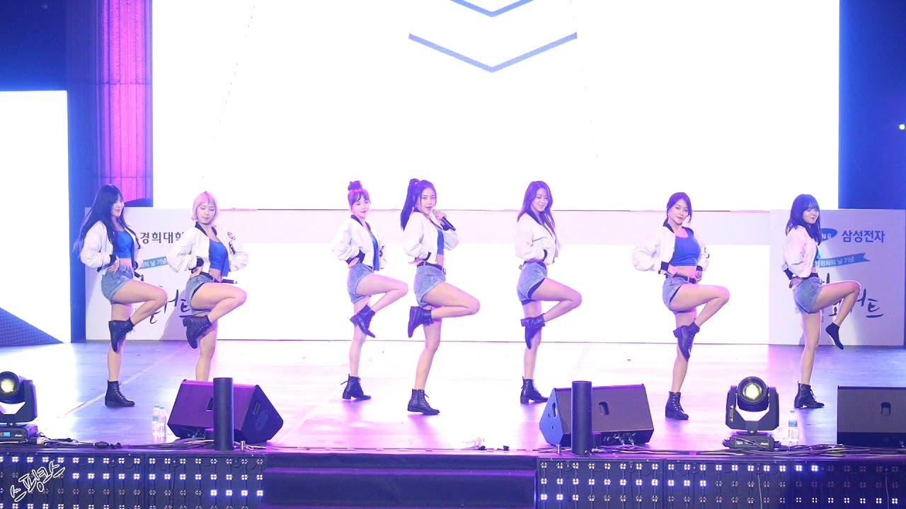 صورة [فيديو] حذاء جيمين طار خلال آداء لفرقة AOA واللطافة التي تبعت ذلك تستحق المشاهدة