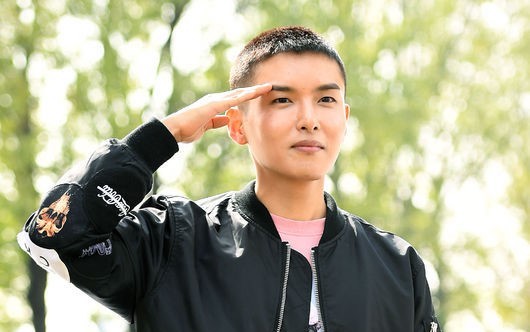 صورة [الآراء] ريووك أكمل فترة تدريبه والتحق بوحدة الجيش الموسيقية