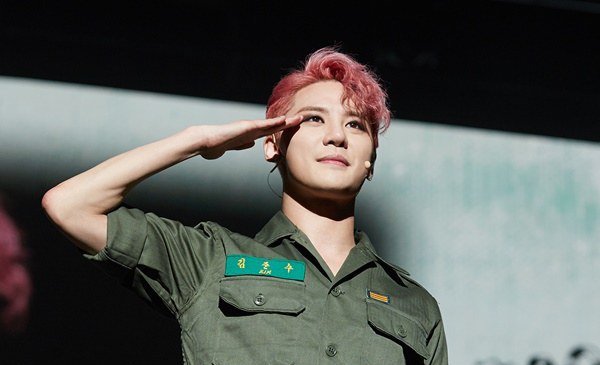 صورة [الآراء] جونسو يذكر خدمته العسكرية القادمة في آخر حفل له