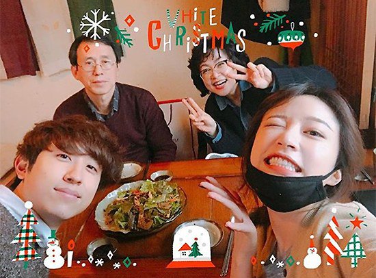 صورة رأي مستخدمي الإنترنت في صورة هاني مع عائلتها ليلة الكريسماس